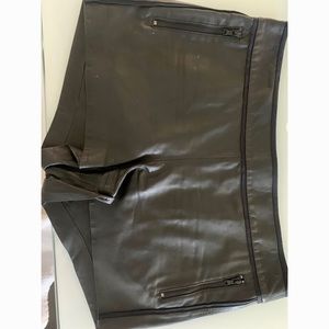Alice + Olivia Leather Piped Shorts in Black